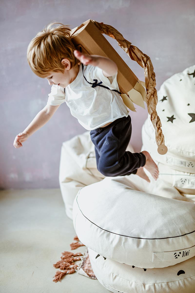 Bini Sittpuff Stjärnor Svart miljöbild 3